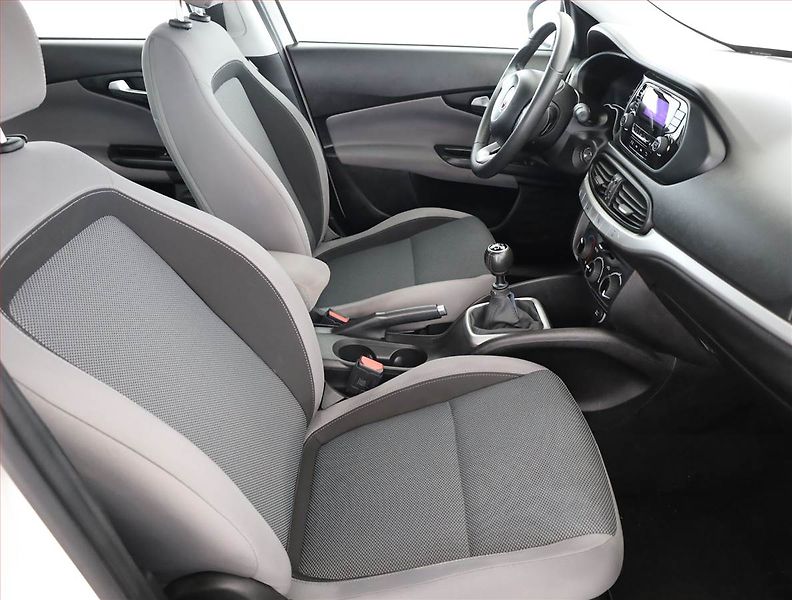 Fiat Tipo (2016) 1.4 16V, Serv.kniha - fotka 7 z 17