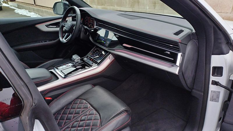 Audi Q8 S-LINE 210kW-WEBASTO-ČR-DPH- - fotka 11 z 25