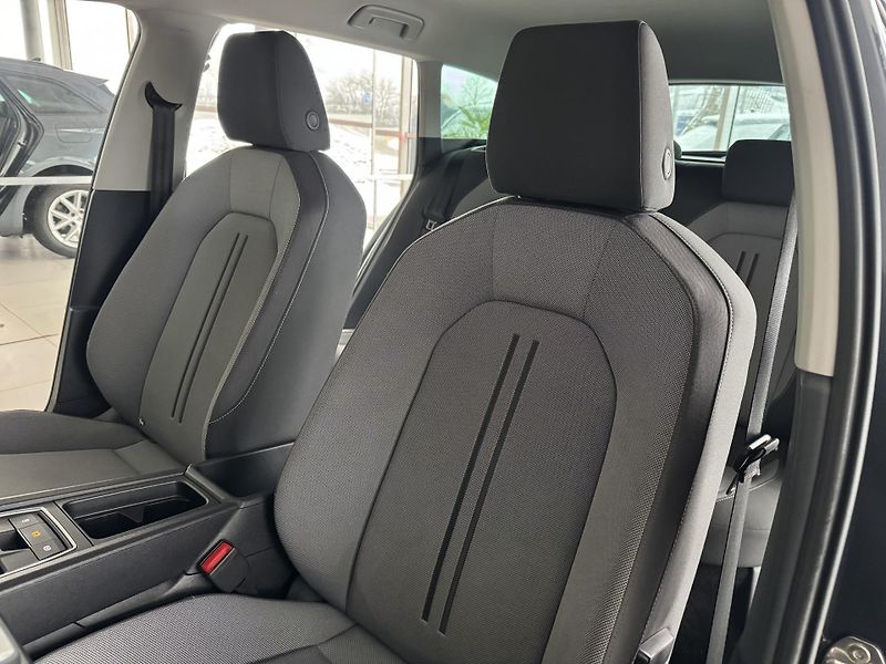 Seat Leon 1,0eTSI DSG*STYLE*Kamera*DPH - fotka 15 z 34