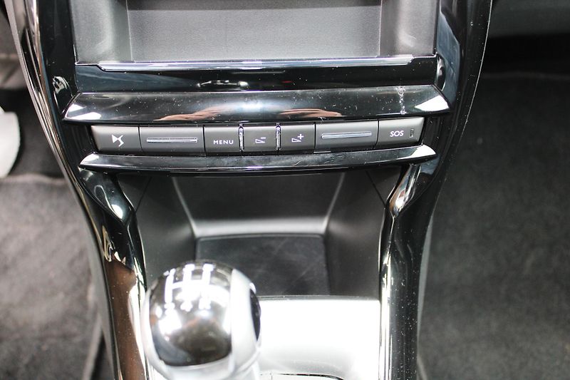 Citroën DS3 (2016) 1,2i KLIMA TEMPOMAT NAVI DAB - fotka 18 z 25
