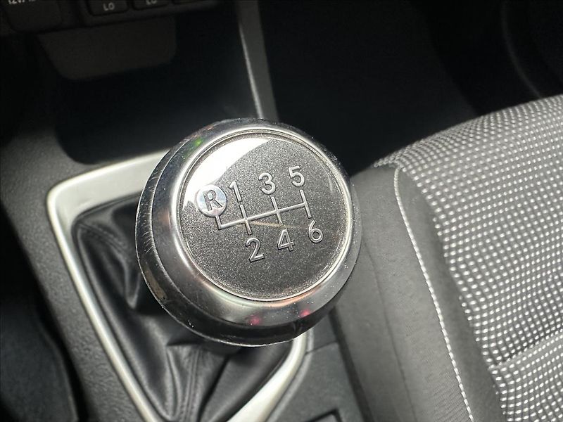 Toyota Auris 1,6 EXCLUSIVE - fotka 20 z 28