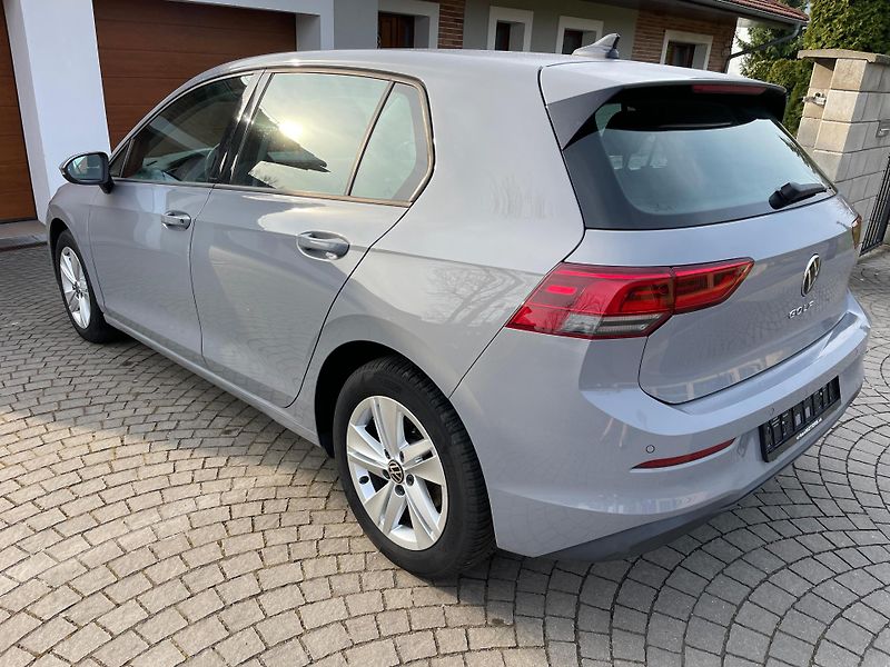 Volkswagen Golf VIII 1,0TSI - fotka 7 z 21