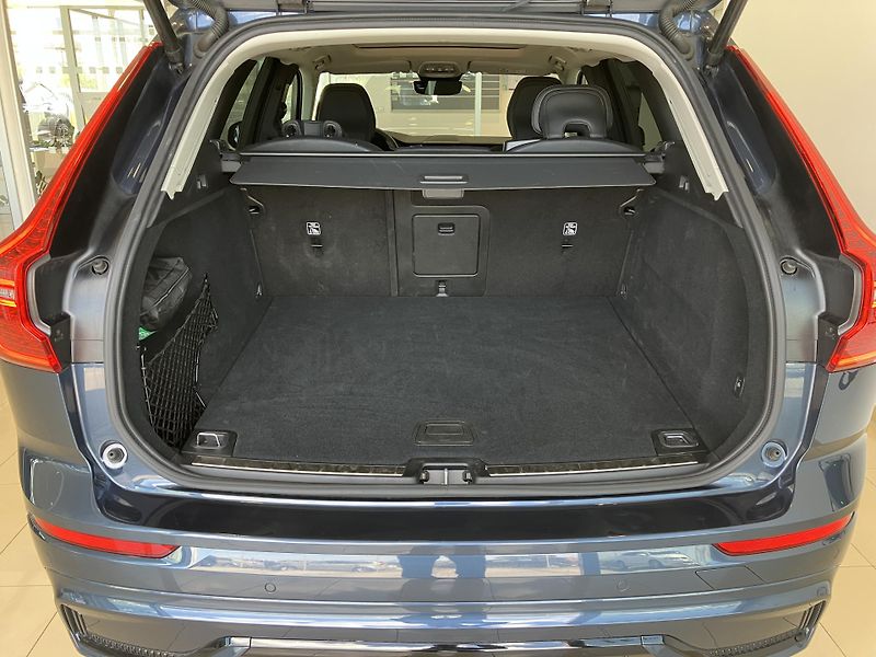 Volvo XC60 B5 AWD Plus Dark-REZERVACE - fotka 10 z 46