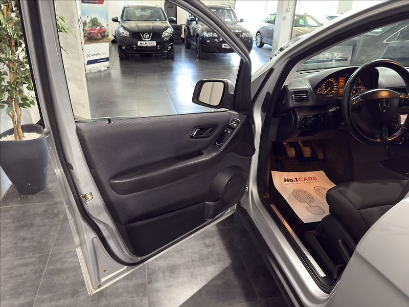 Mercedes-Benz Třídy A 1,7   180 KLIMATIZACE TAŽNÉ - fotka 6 z 22