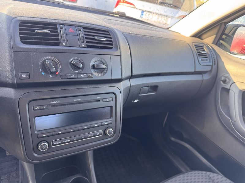 Škoda Fabia II 1.2 HTP, 44 kW - fotka 12 z 18