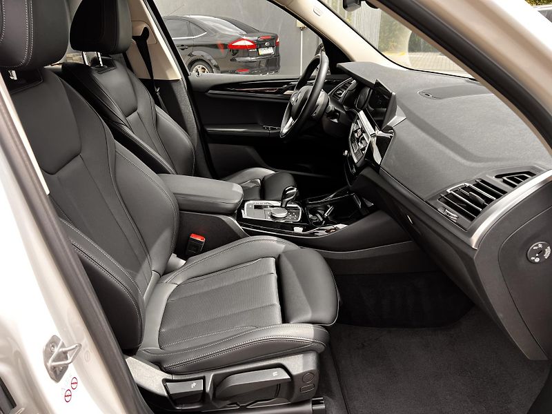 BMW X3 30e xDrive 215kw 1. majitel - fotka 14 z 28