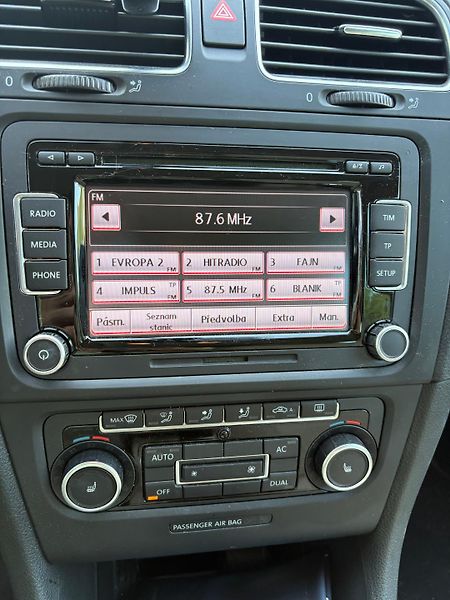Volkswagen Golf (2011) - fotka 32 z 36