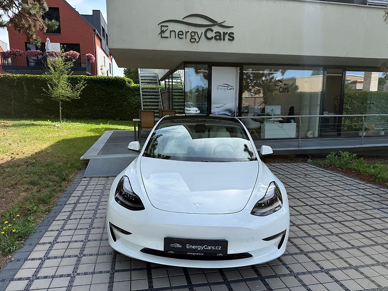 Tesla Model 3 Long Range AWD - fotka 2 z 41
