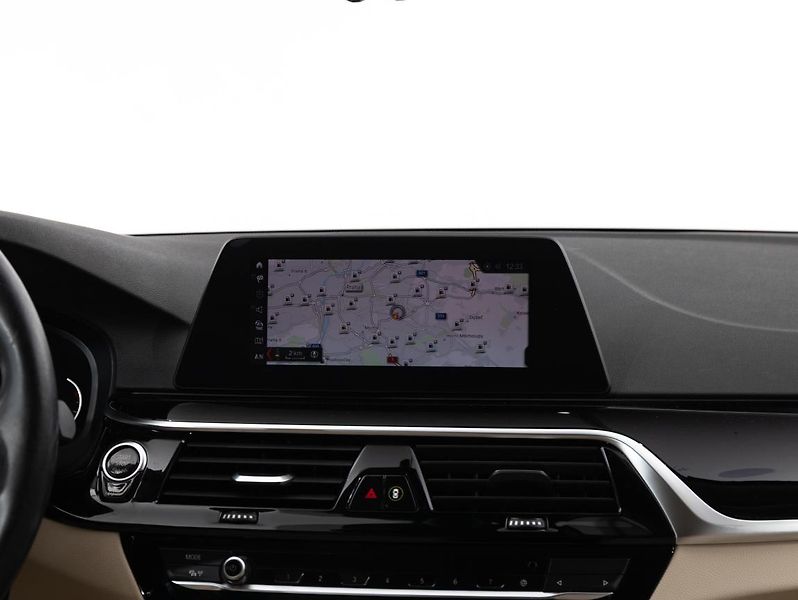 BMW Řada 5 540i xDrive Touring - fotka 14 z 22