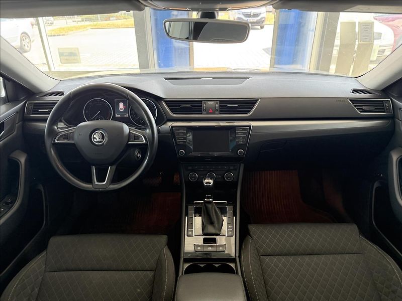 Škoda Superb 2,0   TDI 110kW,SERVISKA,ČR - fotka 9 z 29