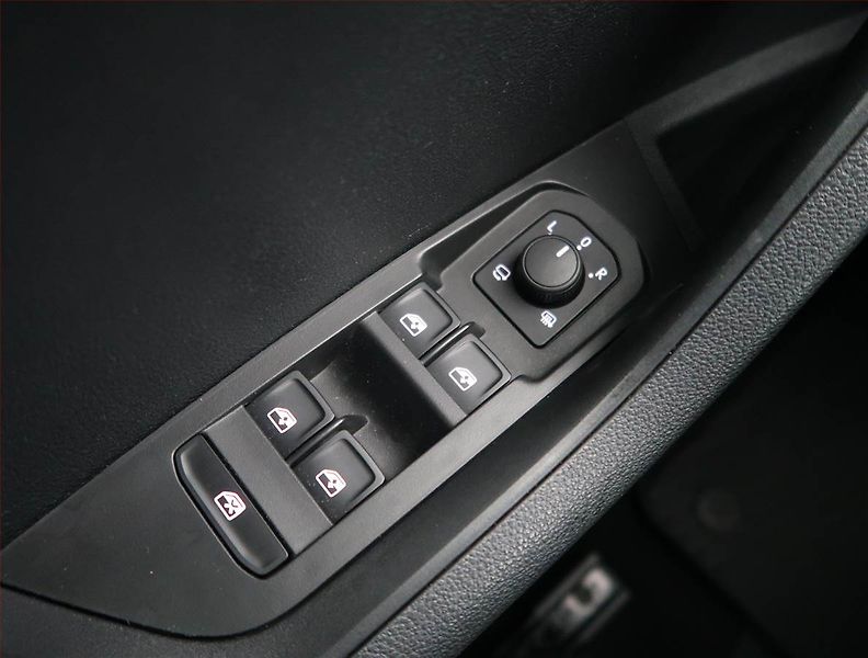 Škoda Karoq (2024) Fresh 1.5 TSI - fotka 17 z 21