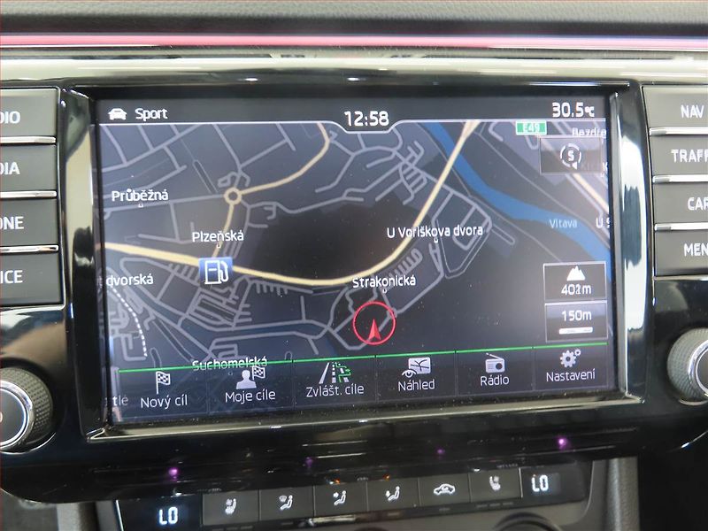 Škoda Superb (2016) Laurin&Klement 2.0 TDI, 4X4 - fotka 16 z 26
