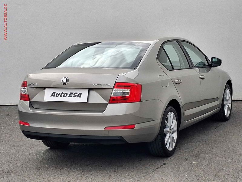 Škoda Octavia (2014) 2.0 TDi, 2.maj,ČR, Style - fotka 4 z 16