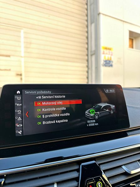 BMW Řada 5 (2016) G30 XDRIVE SPORT-LINE SEDAN CZ - fotka 30 z 41