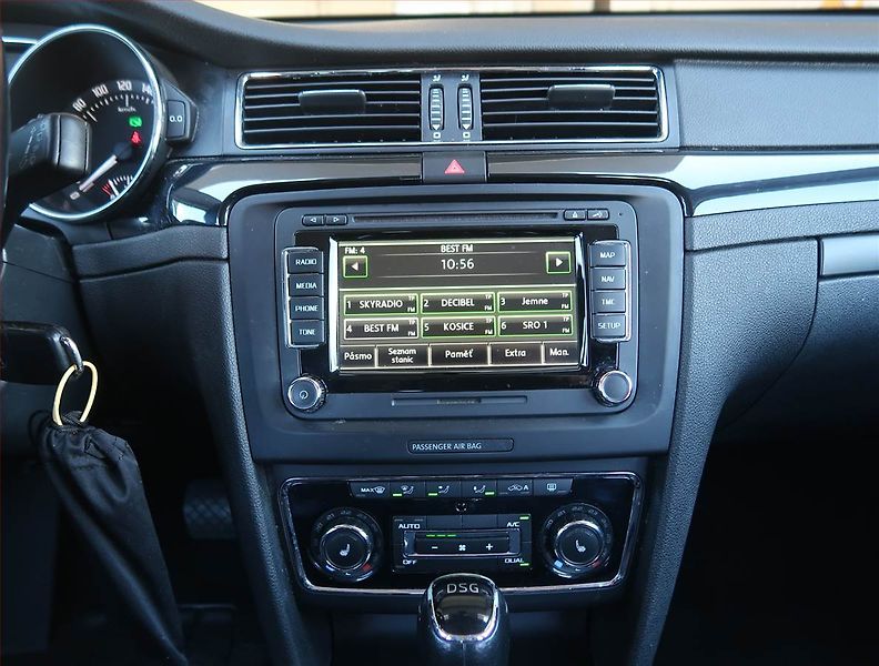 Škoda Superb (2014) 2.0 TDI, Automat, Navi, Xenony - fotka 12 z 21