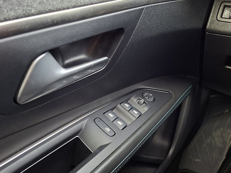 Peugeot 3008 ALLURE PACK HYBRID 225 e-EAT8 - fotka 31 z 31