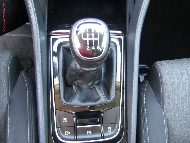 Škoda Karoq (2020) 2.0 TDi, ČR, Style, navi - fotka 18 z 22