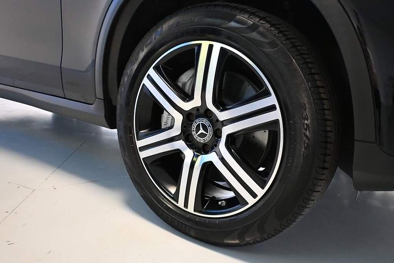 Mercedes-Benz GLC (2021) 2.0 300 E 4MATIC 9G-TRONIC LED - fotka 45 z 47