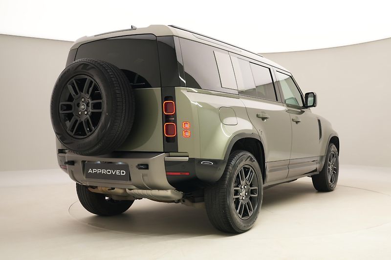 Land Rover Defender 110 D300 X-DYNAMIC SE AWD CZ - fotka 12 z 46
