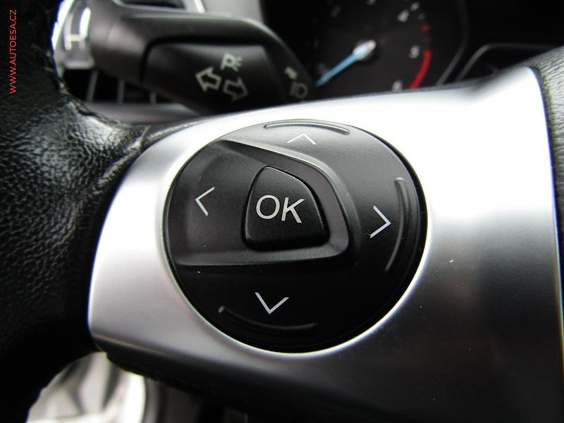 Ford Kuga (2015) 2.0 TDCi 4x4, Titanium - fotka 13 z 21