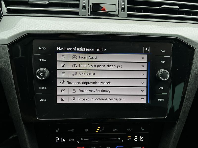 Volkswagen Passat 2.0TDI DSG 110kW Business DPH - fotka 17 z 24