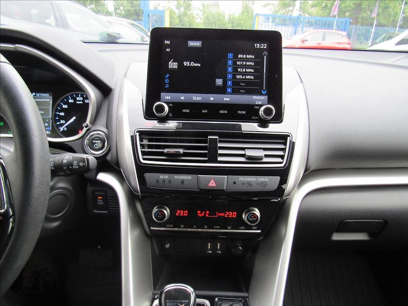 Mitsubishi Eclipse Cross 2,4 i PHEV Plug-in Instyle+ - fotka 15 z 34
