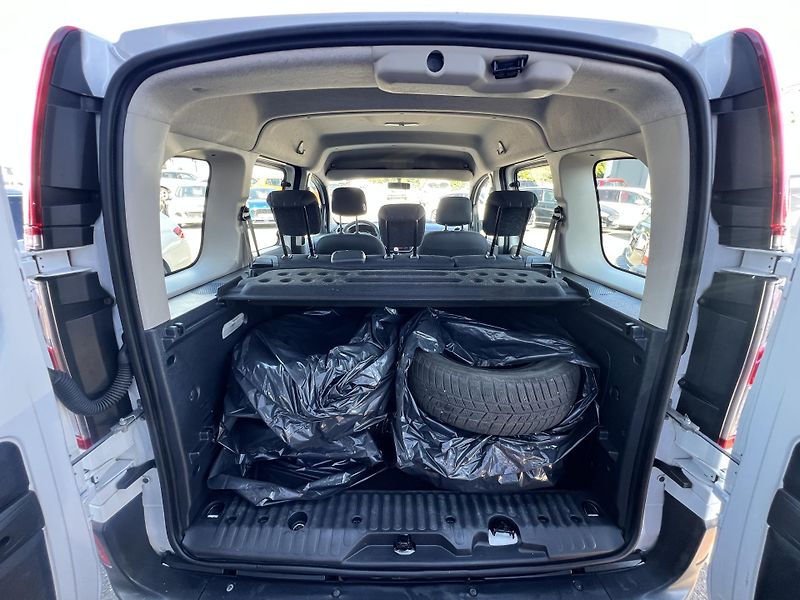 Renault Kangoo 1.5dCi 1.MAJ ČR DPH - fotka 24 z 40