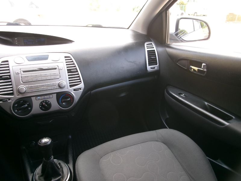 Hyundai i20 (2012) 1,2i KLIMA ČR ISOFIX - fotka 13 z 27