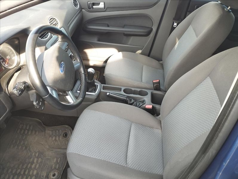 Ford Focus 1,6 74KW - fotka 7 z 15