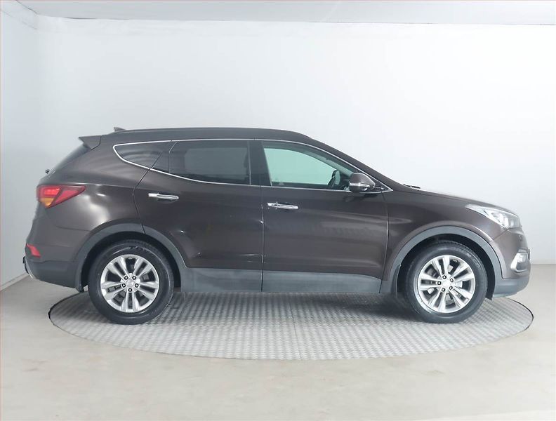 Hyundai Santa Fe (2017) 2.2 CRDi Blue, 4X4, Automat - fotka 6 z 20