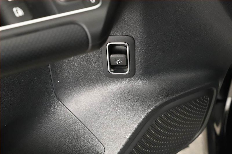 Mercedes-Benz GLB (2024) 200 d 4MATIC - fotka 19 z 21
