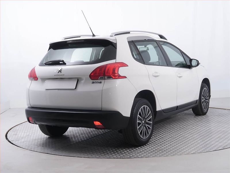 Peugeot 2008 (2014) Active 1.2 VTi, ČR,1.maj - fotka 5 z 19