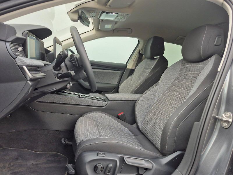 Škoda Superb (2025) Selection 2.0 TDI 110kW DSG - fotka 12 z 30