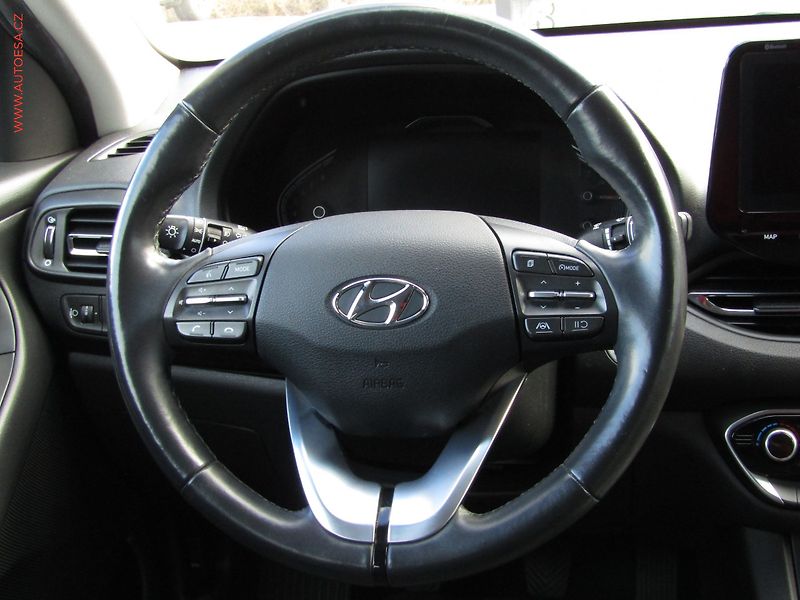 Hyundai i30 (2020) 1.5T-GDi, ČR, navi, LED - fotka 13 z 23