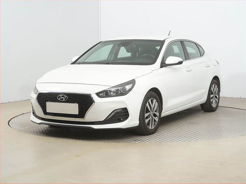Hyundai i30 (2018) 1.0 T-GDI, Tempomat - fotka 2 z 17
