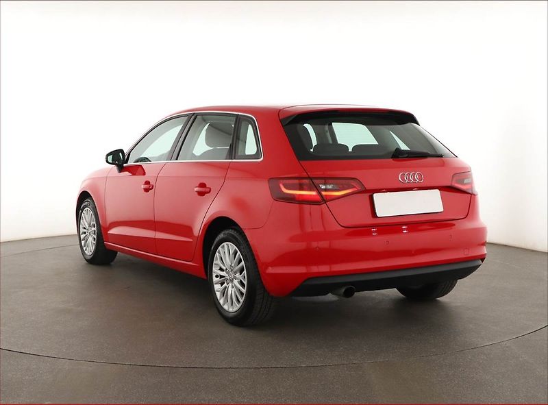 Audi A3 (2014) 1.2 TFSI, Kůže, Bi-Xenony - fotka 4 z 16