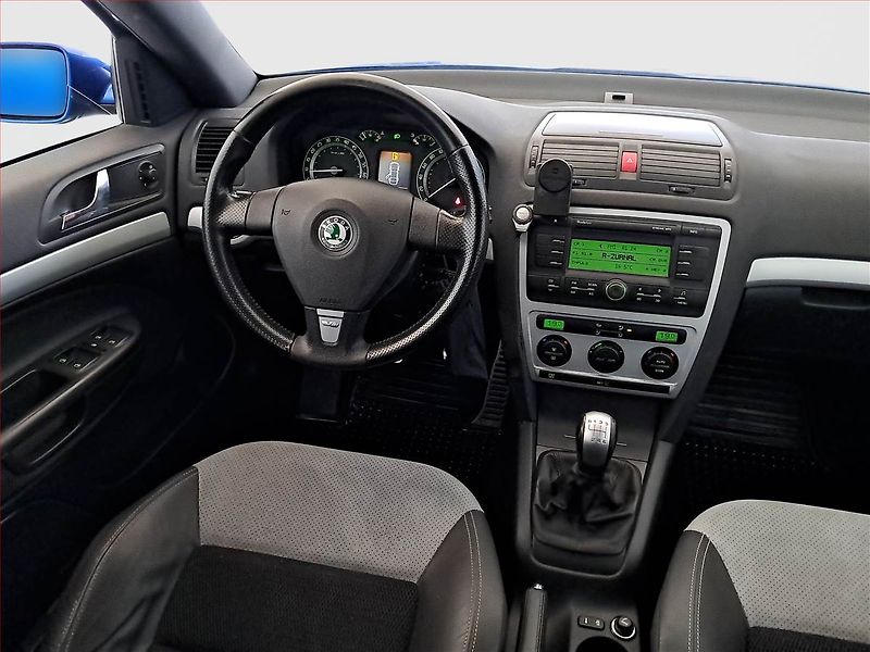 Škoda Octavia (2007) RS 2.0 TFSI, Tempomat - fotka 7 z 15