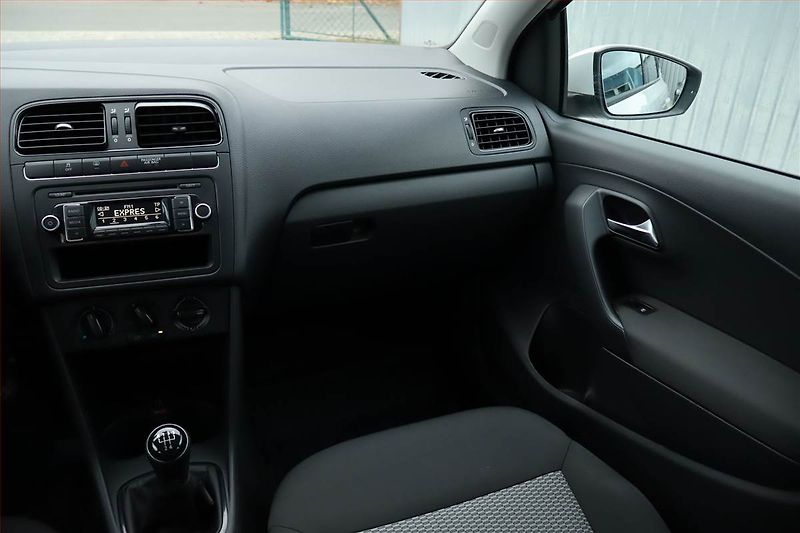 Volkswagen Polo (2013) 1.2 12V, Serv.kniha - fotka 8 z 17