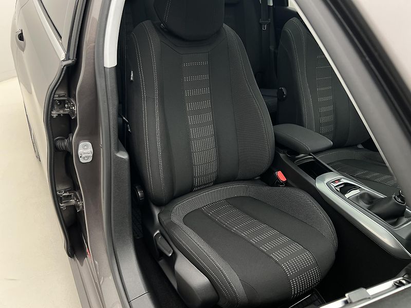 Peugeot 308 1.2 PURETECH ACTIVE 1. maj. - fotka 17 z 39