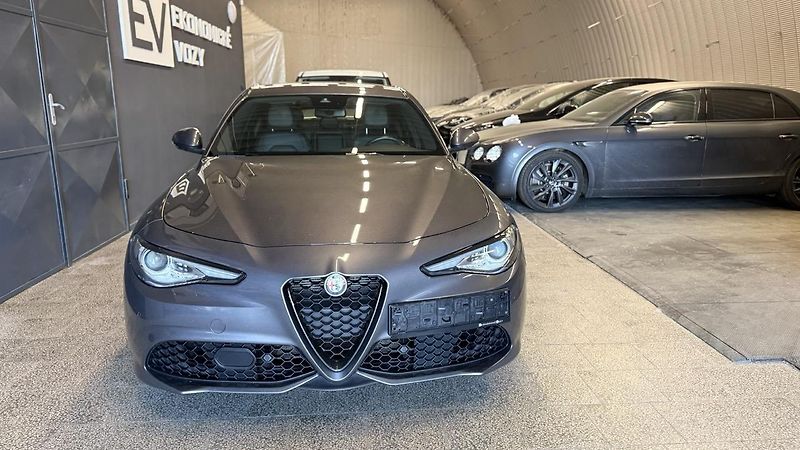 Alfa Romeo Giulia (2023) 2.2D,SPRINT,AT8,ZÁRUKA - fotka 1 z 56