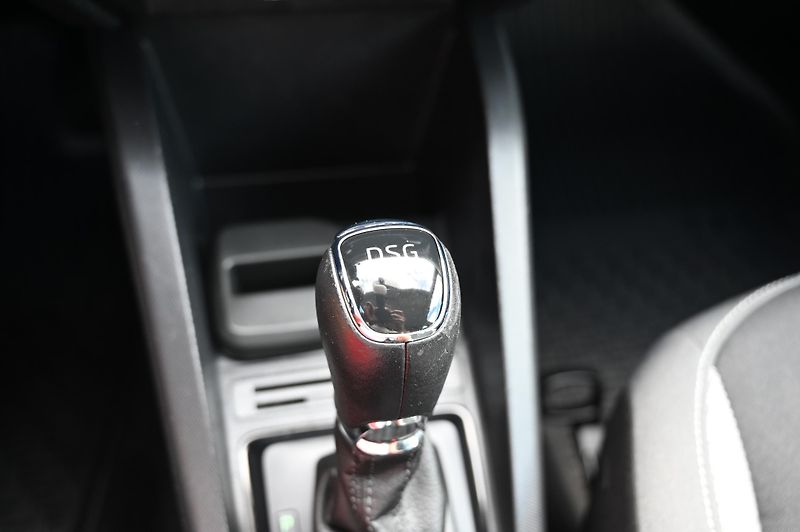 Škoda Fabia 1.2TSI 81KW DSG Rezervace 5/16 - fotka 16 z 49