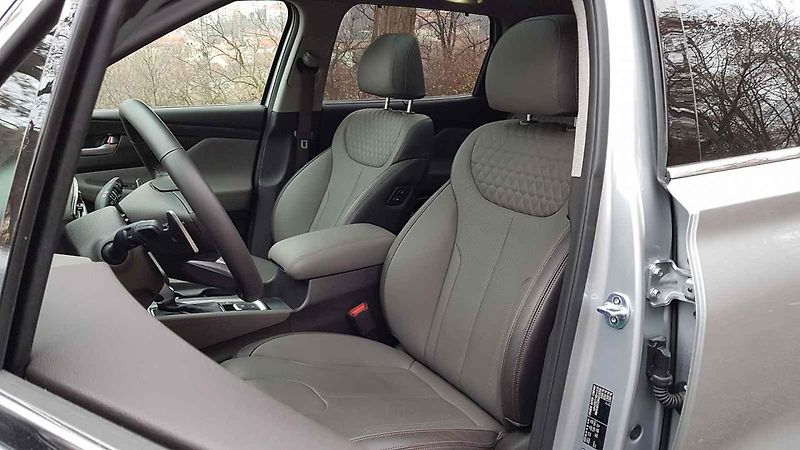 Hyundai Santa Fe vsadilo na nápadný design. Uveze až sedm cestujících.