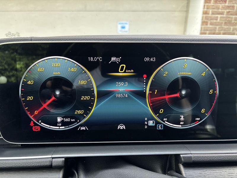 Mercedes-Benz GLE (2023) 400d 4MATIC 9GTRONIC AMG Paket - fotka 70 z 166
