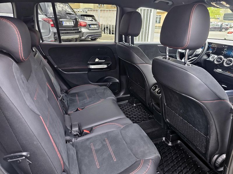 Mercedes-Benz GLB 200d 4M AMG 7míst - fotka 33 z 48