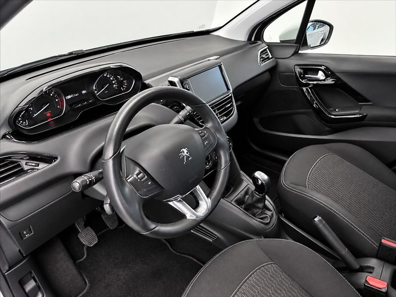 Peugeot 208 1,2 PURETECH 60 KW - fotka 12 z 12