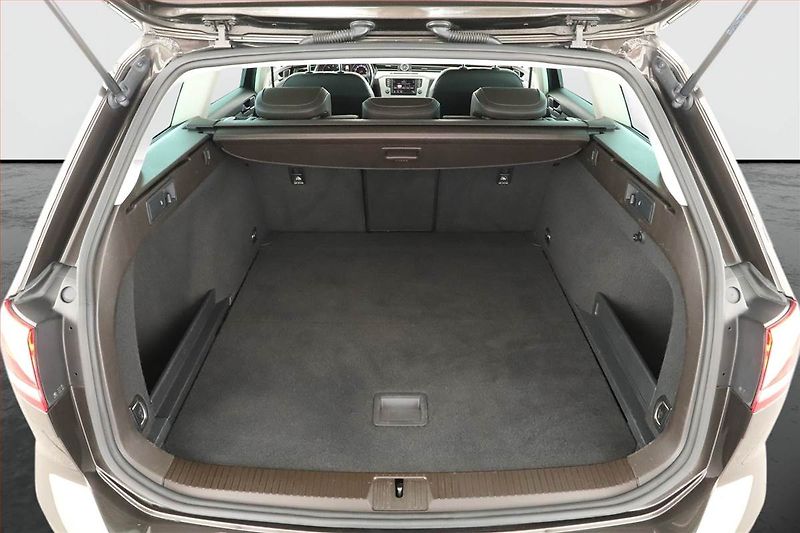 Volkswagen Passat (2016) 1.6 TDI, Navi, Tempomat - fotka 11 z 15