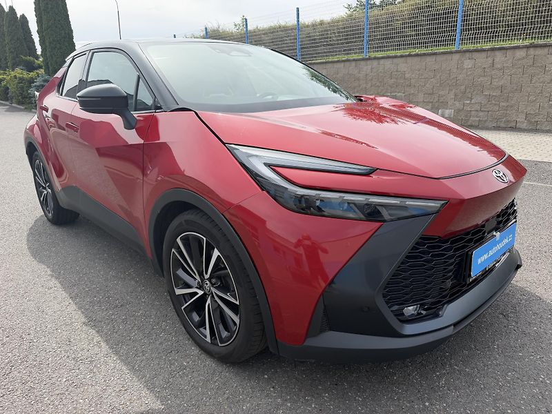 Toyota C-HR 1,8i hybrid automat navigace - fotka 1 z 21