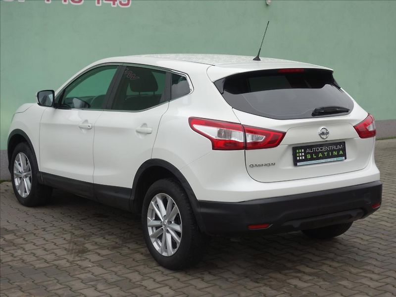 Nissan Qashqai 1,5 81kW NAVI - fotka 18 z 39