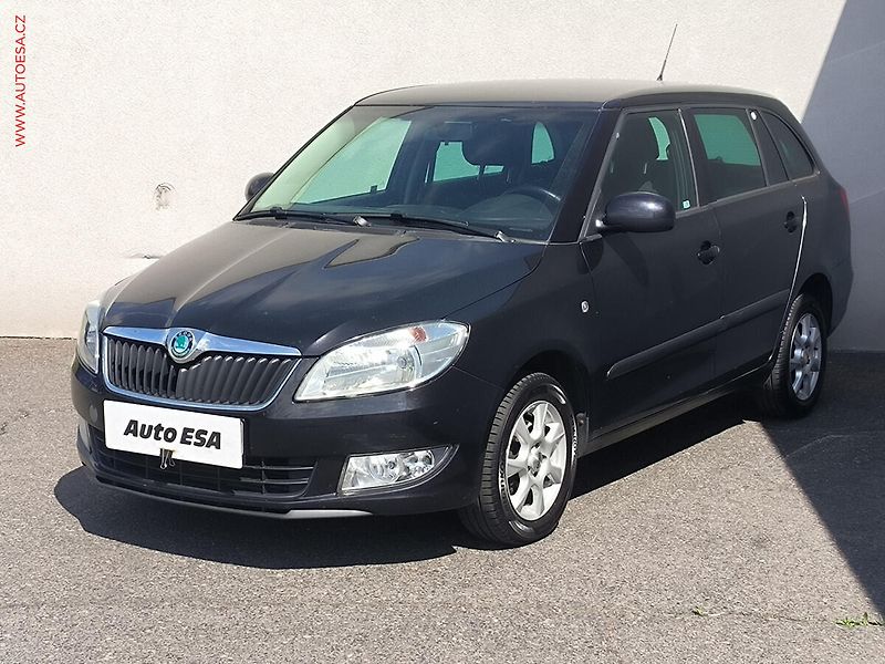 Škoda Fabia (2011) 1.6 TDi, ČR, Ambiente, AC - fotka 3 z 15