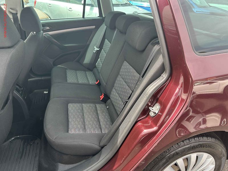 Škoda Octavia (2012) 1.6 TDi, 2.maj,ČR, servis - fotka 10 z 19